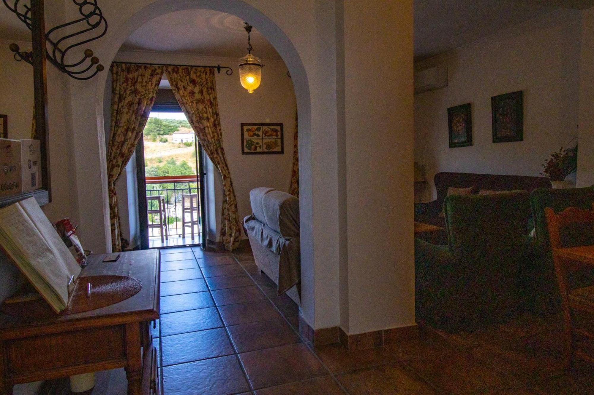 Вилла La Casa De La Lela Setenil De Las Bodegas Номер фото